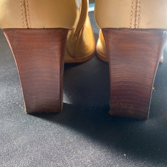 Vintage tan leather booties. Made in Brazil. Size 8B. Bra. 37. EUR. 39. - Picture 4 of 15